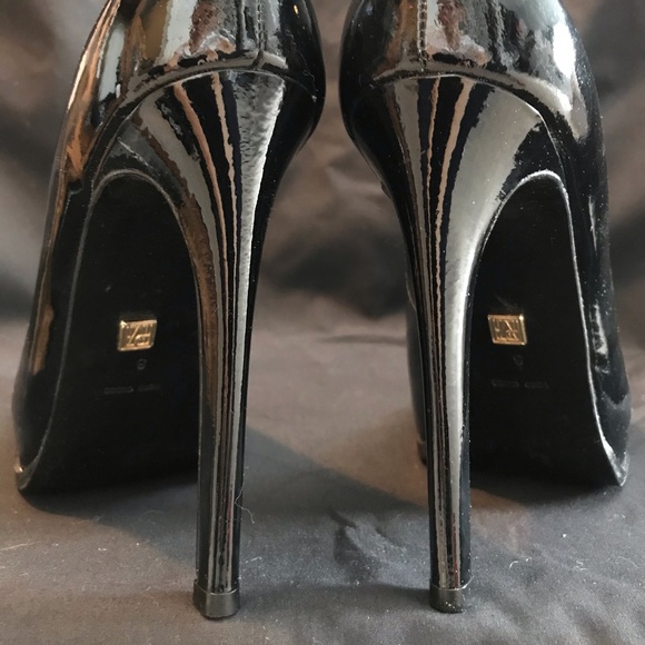Size 8 Pour La Victoire Patent Platform Pump - Picture 2 of 2